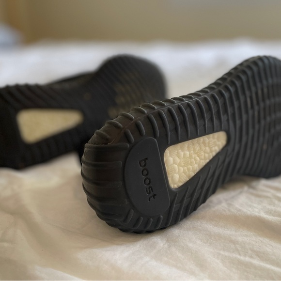 Adidas Yeezy 350 V2 Core Black/White, Women’s size 5 US - Picture 7 of 7